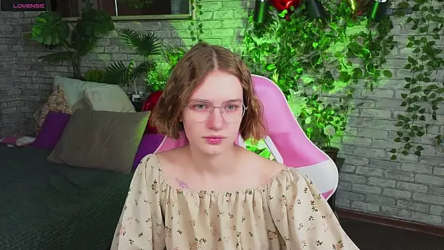 Snapshot of Mia_Mooore chatting on February 15, 2026, 1:31 pm Mia Mooore online show from February 15, 2026, 1:31 pm