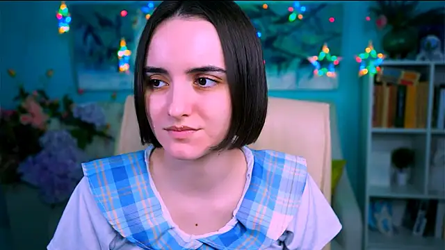 KateWillows online show from April 12, 2026, 4:39 am