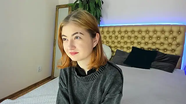 KristineGloww online show from December 1, 2025, 7:46 am