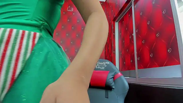 SofiCuutee online show from December 21, 2025, 7:43 pm