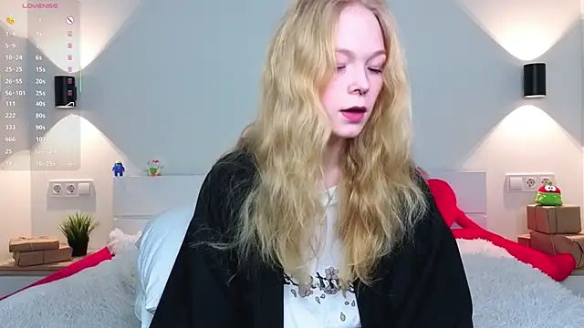 GhisllaineWestler online show from February 15, 2026, 4:42 am