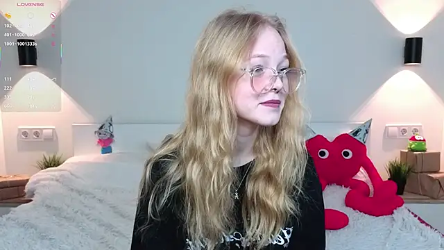 GhisllaineWestler online show from February 28, 2026, 4:24 am