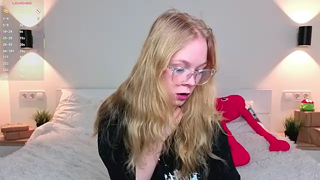 GhisllaineWestler online show from March 2, 2026, 4:36 am