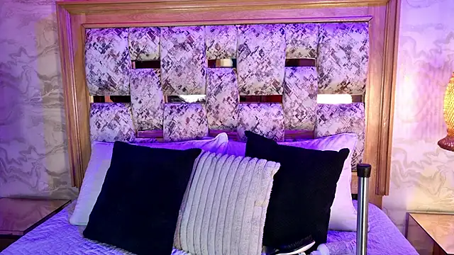 emily dempsey online show from February 14, 2026, 7:21 pm