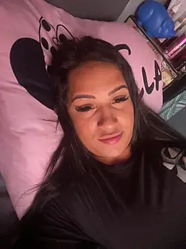 larysinha online show from December 1, 2025, 5:51 pm