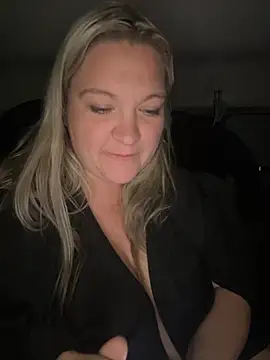 BustyGoddess6969 online show from December 2, 2025, 3:56 am