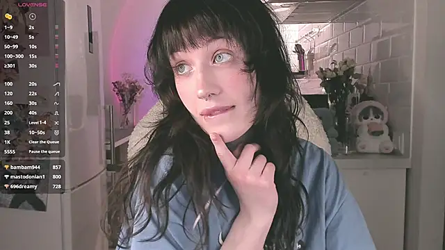 MePretty online show from March 21, 2025, 11:56 pm