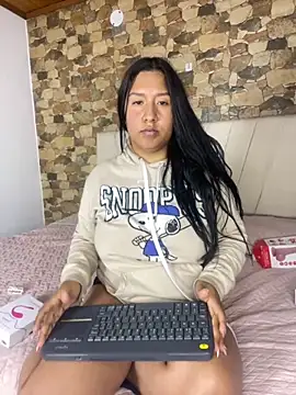  madisonfoxxx2 online show from December 4, 2025, 7:28 am