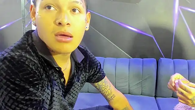 Plays cloe sex online show from January 12, 2026, 4:12 pm