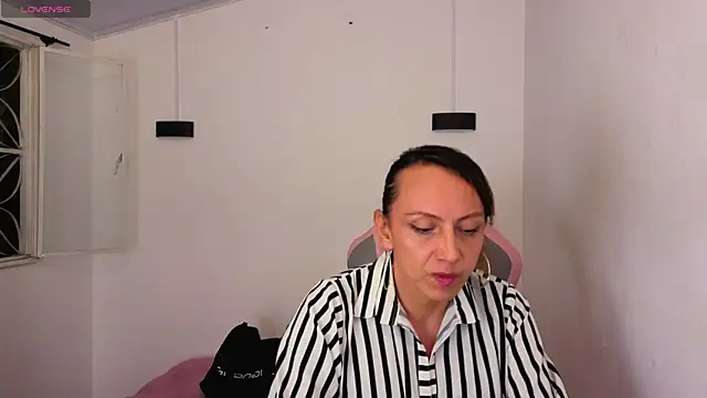 Ivonne ferrer   online show from December 2, 2025, 3:12 am