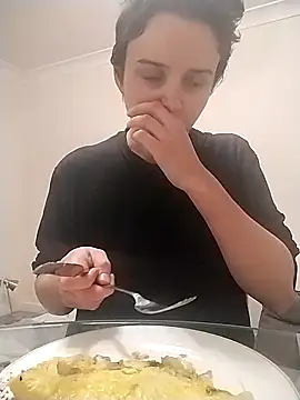 Amy01112 online show from April 14, 2026, 10:05 pm