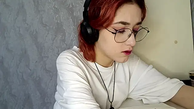 Snapshot of LinaWatter chatting on December 3, 2025, 11:41 am LinaWatter online show from December 3, 2025, 11:41 am