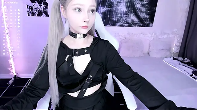 Snapshot of lyric4 chatting on January 15, 2026, 12:04 am lyric4 online show from January 15, 2026, 12:04 am