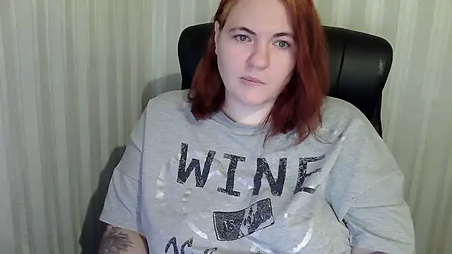 Snapshot of LisaLeon chatting on December 1, 2025, 3:06 pm LisaLeon online show from December 1, 2025, 3:06 pm