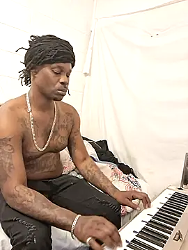 Snapshot of Cbelite1 chatting on February 4, 2026, 12:00 pm Cbelite1 online show from February 4, 2026, 12:00 pm