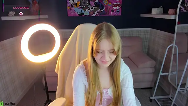 Victori Fox online show from April 17, 2026, 11:52 pm