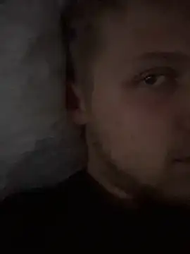 kingkrisz21 online show from December 1, 2025, 2:33 pm