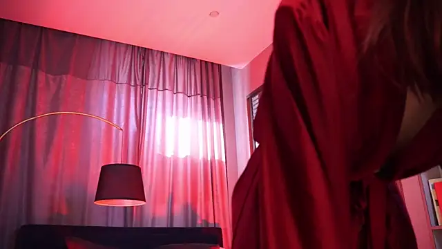 Roxa Lana online show from June 10, 2026, 2:49 pm