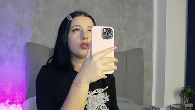 Snapshot of LucyRayy chatting on February 8, 2026, 8:01 pm LucyRayy online show from February 8, 2026, 8:01 pm