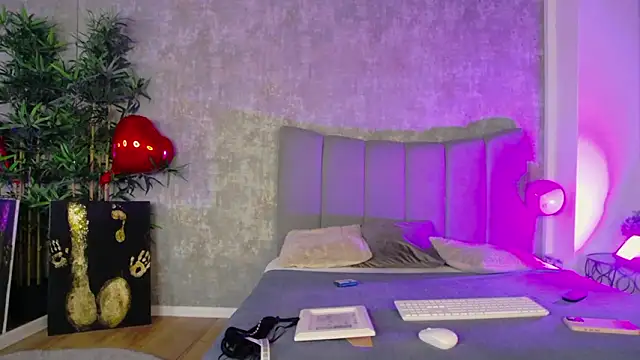 Snapshot of LucyRayy chatting on February 24, 2026, 8:18 pm LucyRayy online show from February 24, 2026, 8:18 pm