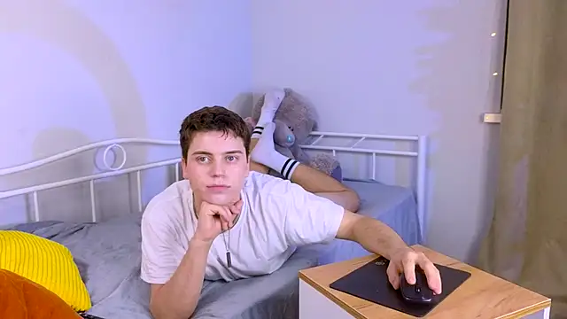 Olie Sparkle online show from December 22, 2025, 9:45 pm