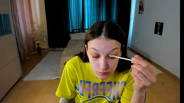 KrisDoeil online show from April 23, 2026, 1:51 am