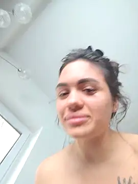 SiennaLuxexx online show from April 11, 2026, 1:04 pm