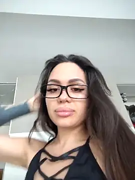 Snapshot of SiennaLuxexx chatting on April 18, 2026, 12:53 pm SiennaLuxexx online show from April 18, 2026, 12:53 pm