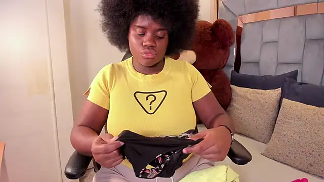 liarosee11 online show from December 14, 2025, 2:28 am