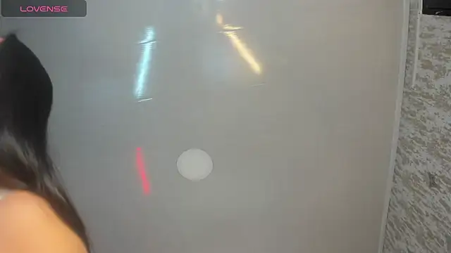 isa bellaax online show from December 15, 2025, 12:31 pm