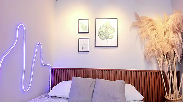 MIAROGGERSS online show from March 20, 2026, 3:55 am