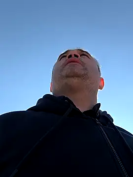 Olomoucak1982 online show from April 9, 2026, 2:22 pm