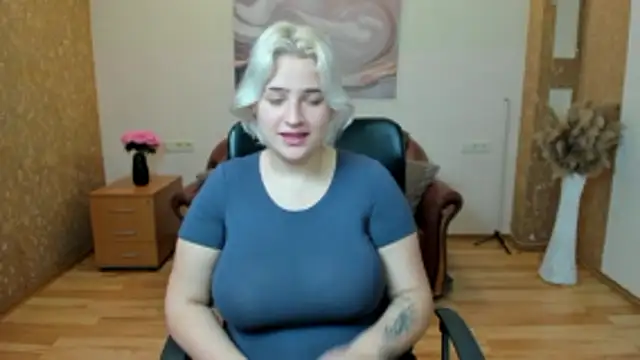 Olivia Quinns online show from December 2, 2025, 7:36 am