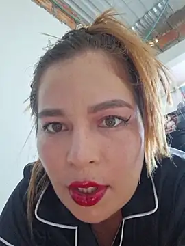 Snapshot of CatalinaWright chatting on December 22, 2025, 5:54 pm CatalinaWright online show from December 22, 2025, 5:54 pm