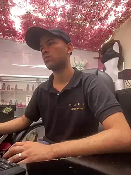 SweeXioji online show from December 22, 2025, 8:28 pm