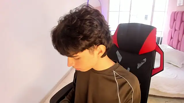 CONNOR STONNE  online show from February 11, 2026, 4:01 pm