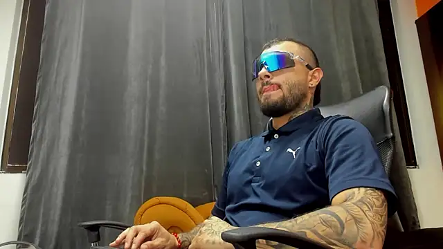 Snapshot of lucky_smith1 chatting on January 7, 2026, 8:22 pm lucky smith1 online show from January 7, 2026, 8:22 pm