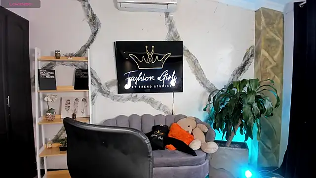 melodysnow  online show from December 19, 2025, 9:11 pm