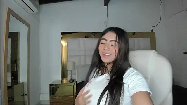 Snapshot of Zoei_Moon chatting on February 20, 2026, 7:03 pm Zoei Moon online show from February 20, 2026, 7:03 pm