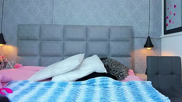 emilyy r online show from April 10, 2026, 7:07 pm