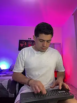 williamsmiiths16 online show from May 9, 2026, 10:53 am