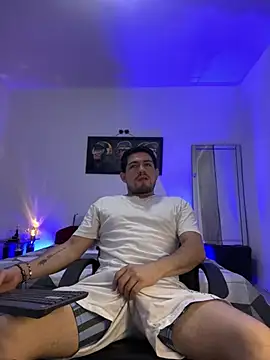 williamsmiiths16 online show from May 19, 2026, 9:48 am