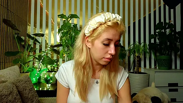 FlowweerGirl online show from December 13, 2025, 10:26 pm