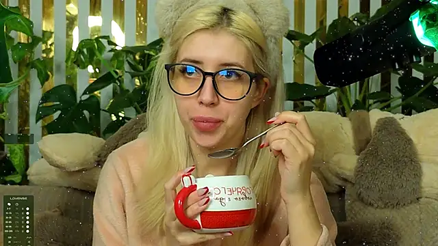 FlowweerGirl online show from January 14, 2026, 9:15 am