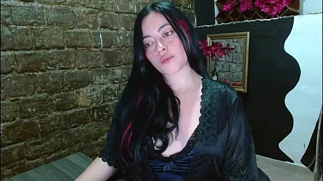 LunaTikka online show from April 28, 2026, 1:04 am