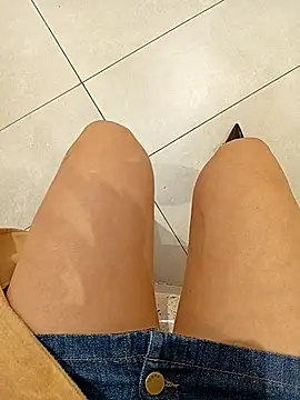 Snapshot of Baby-Linh chatting on February 5, 2026, 4:39 am Baby-Linh online show from February 5, 2026, 4:39 am