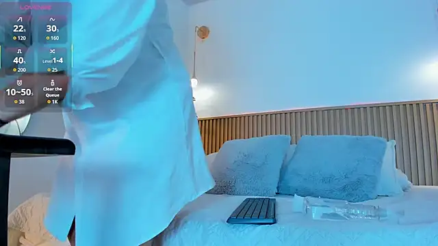 Lily Cole27 online show from December 17, 2025, 11:27 am