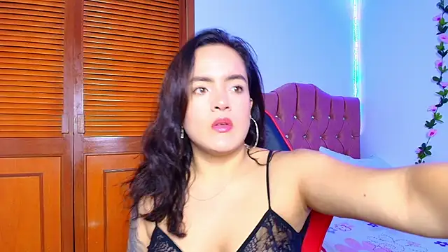 sara santana   online show from December 17, 2025, 11:33 pm