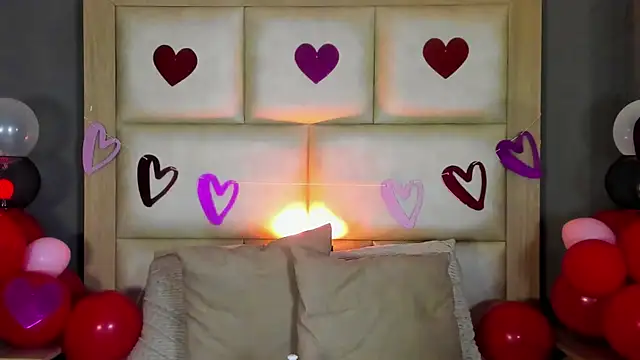 TaniaRedd  online show from February 15, 2026, 2:14 pm