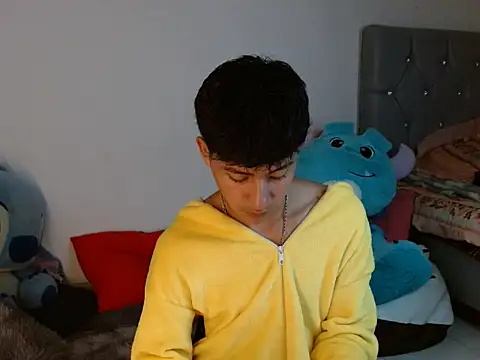 Snapshot of Sebas_Ross04 chatting on January 14, 2026, 4:45 pm Sebas Ross04 online show from January 14, 2026, 4:45 pm